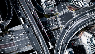 大きな川とその周りに広がる森林