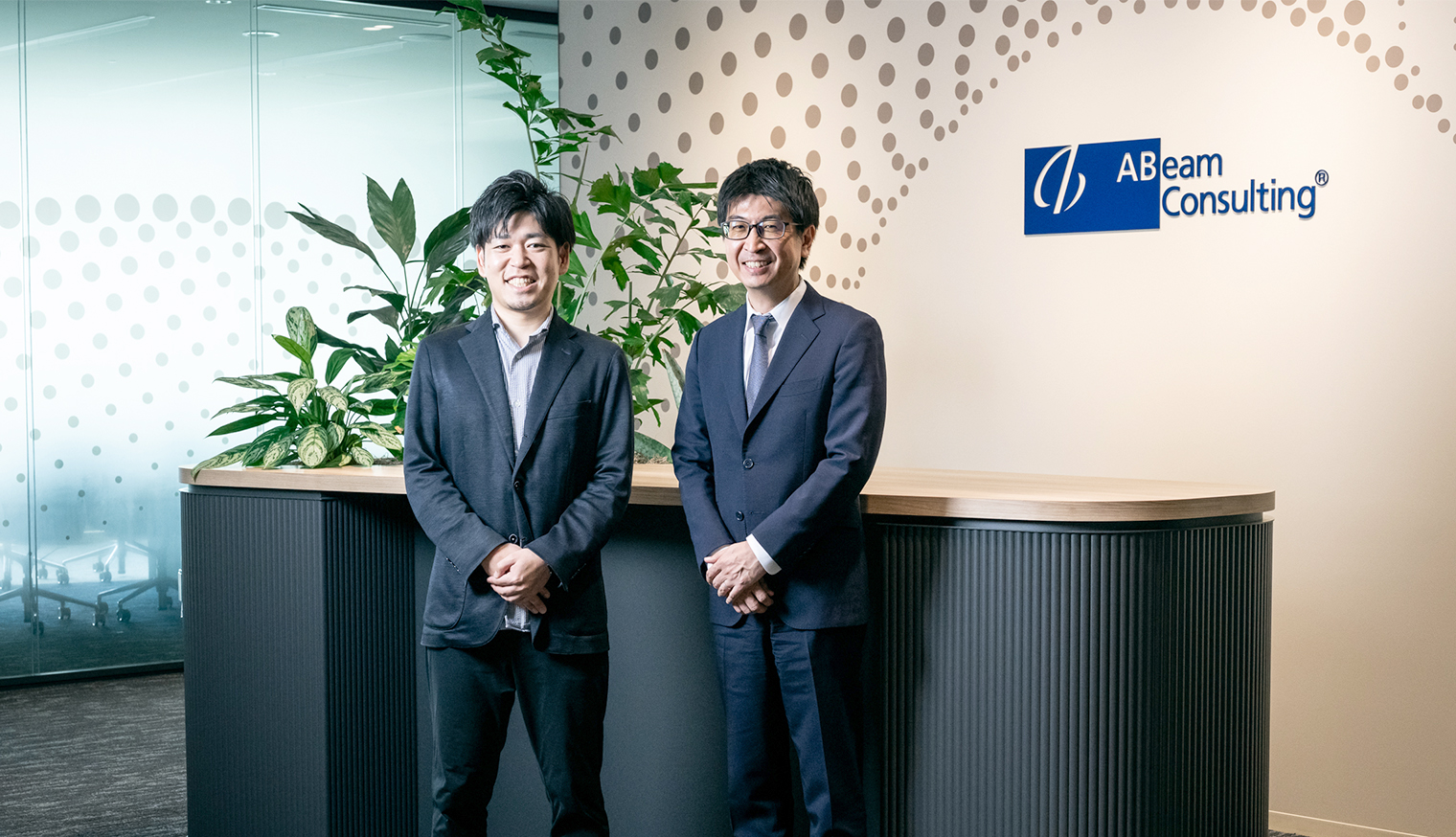 株式会社Finatext 取締役 クレジット事業責任者の大澤和明氏と、アビームコンサルティング 金融ビジネスユニット ダイレクターの上條洋