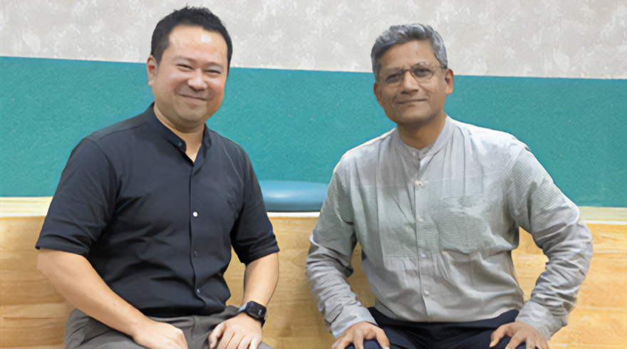 Optimum Infosystem インド拠点 General Manager, GCC　Nanda Kishore氏とアビームコンサルティング　 プリンシパル・Head of ABeam India Business サステナブルSCM戦略ユニット　大村 泰久