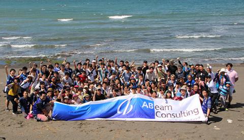 9/8 三戸浜ビーチクリーンに当社関係者120名が参加 ～公益財団法人かながわ海岸美化財団と協力し、海岸清掃活動を実施～
