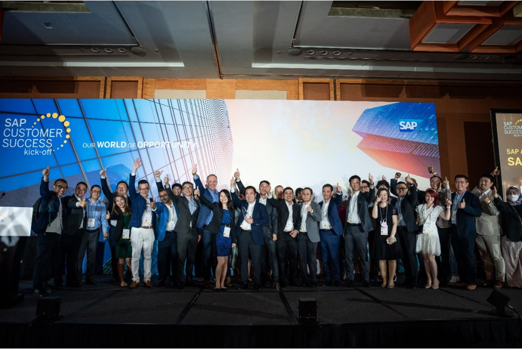 シンガポールで開催された「SAP Asia Pacific Japan Award for Partner Excellence 2023」表彰式の模様
