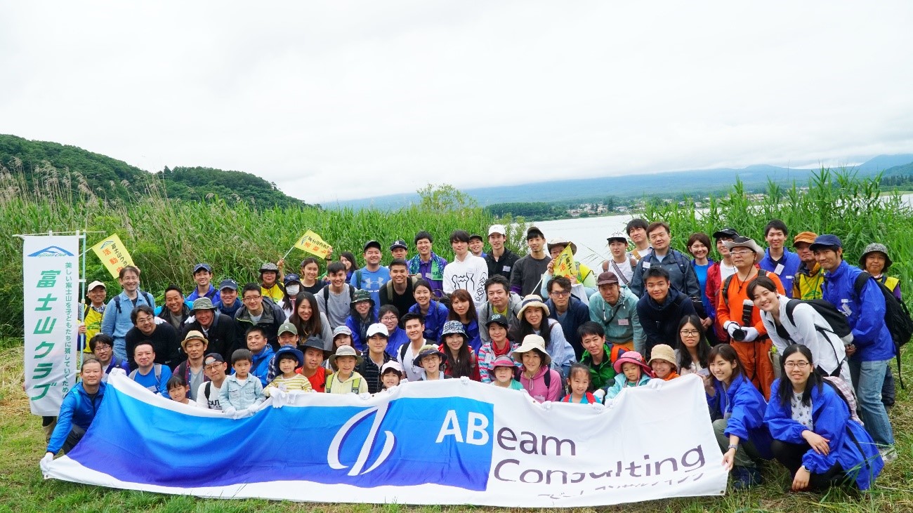 7/6 富士山での環境活動に69名が参加 〜環境NPO「富士山クラブ」の協力のもと、侵略的外来種駆除活動を実施〜